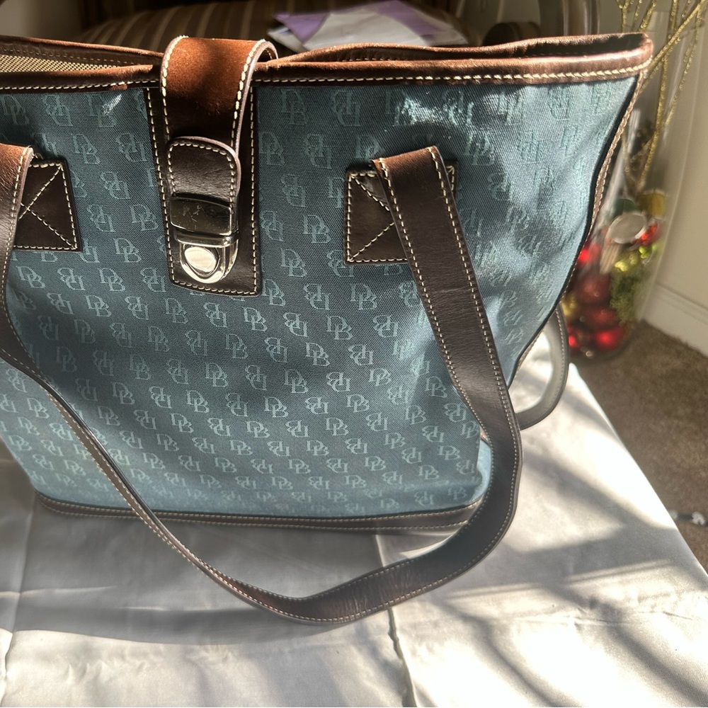 Dooney & Bourke shoulder bag